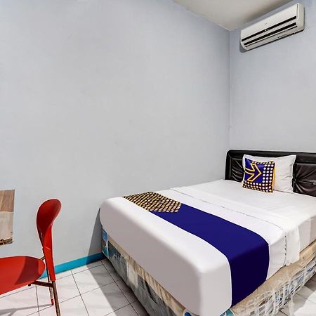 Hotel Spot On 90147 Gosepa Ambengan Plaza Surabaya Exterior foto
