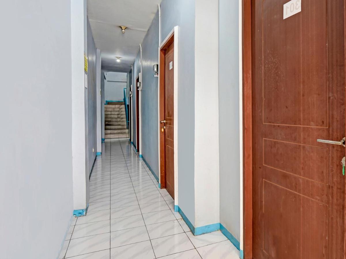 Hotel Spot On 90147 Gosepa Ambengan Plaza Surabaya Exterior foto