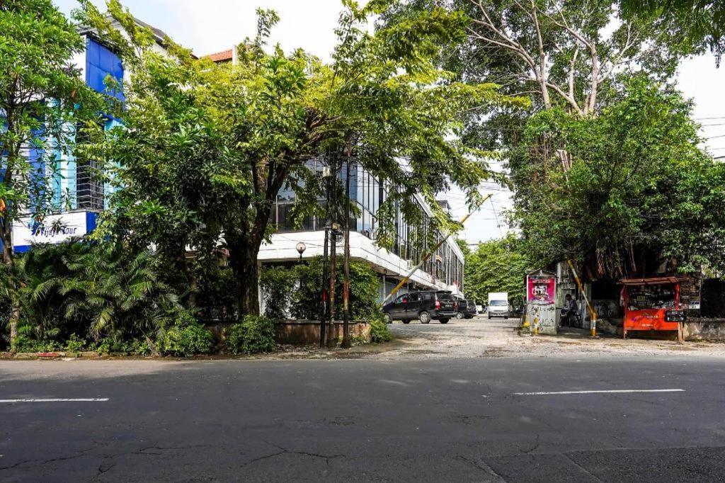 Hotel Spot On 90147 Gosepa Ambengan Plaza Surabaya Exterior foto